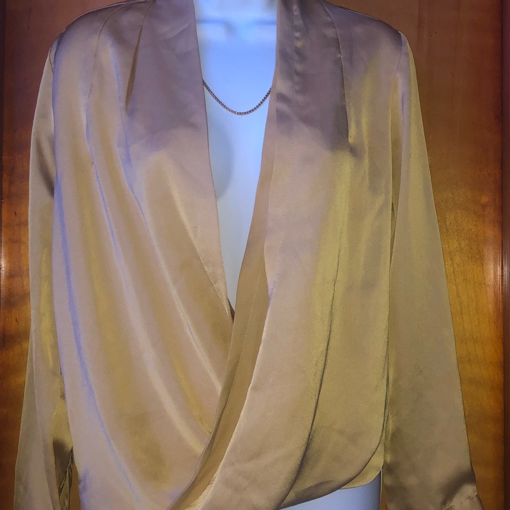 🌸Long Sleeve Beautiful Flowy Blouse🌸